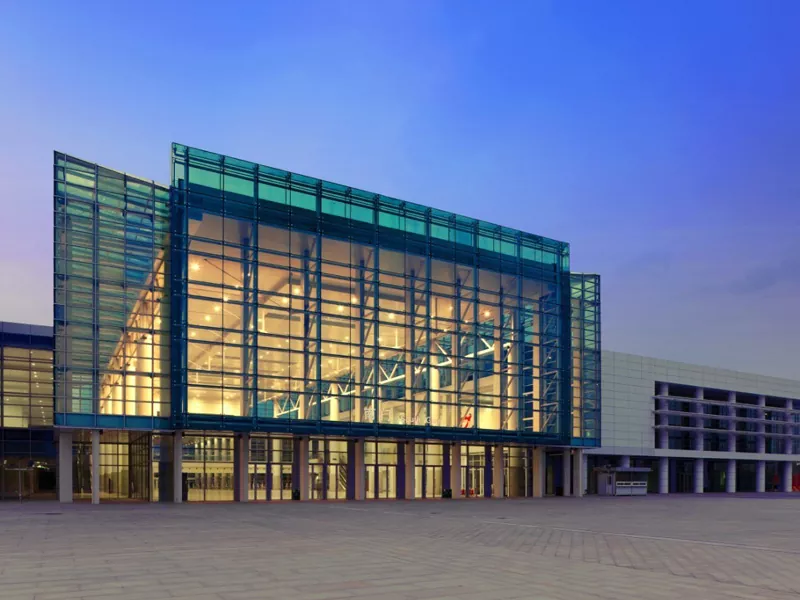 Salle de conférence de structure métallique de bâtiment métallique préfabriqué à cadre en acier léger