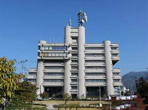 Bâtiment de radiodiffusion à structure métallique